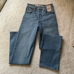 Levi's High-Rise Straight Leg Jeans in Light Wash Blue